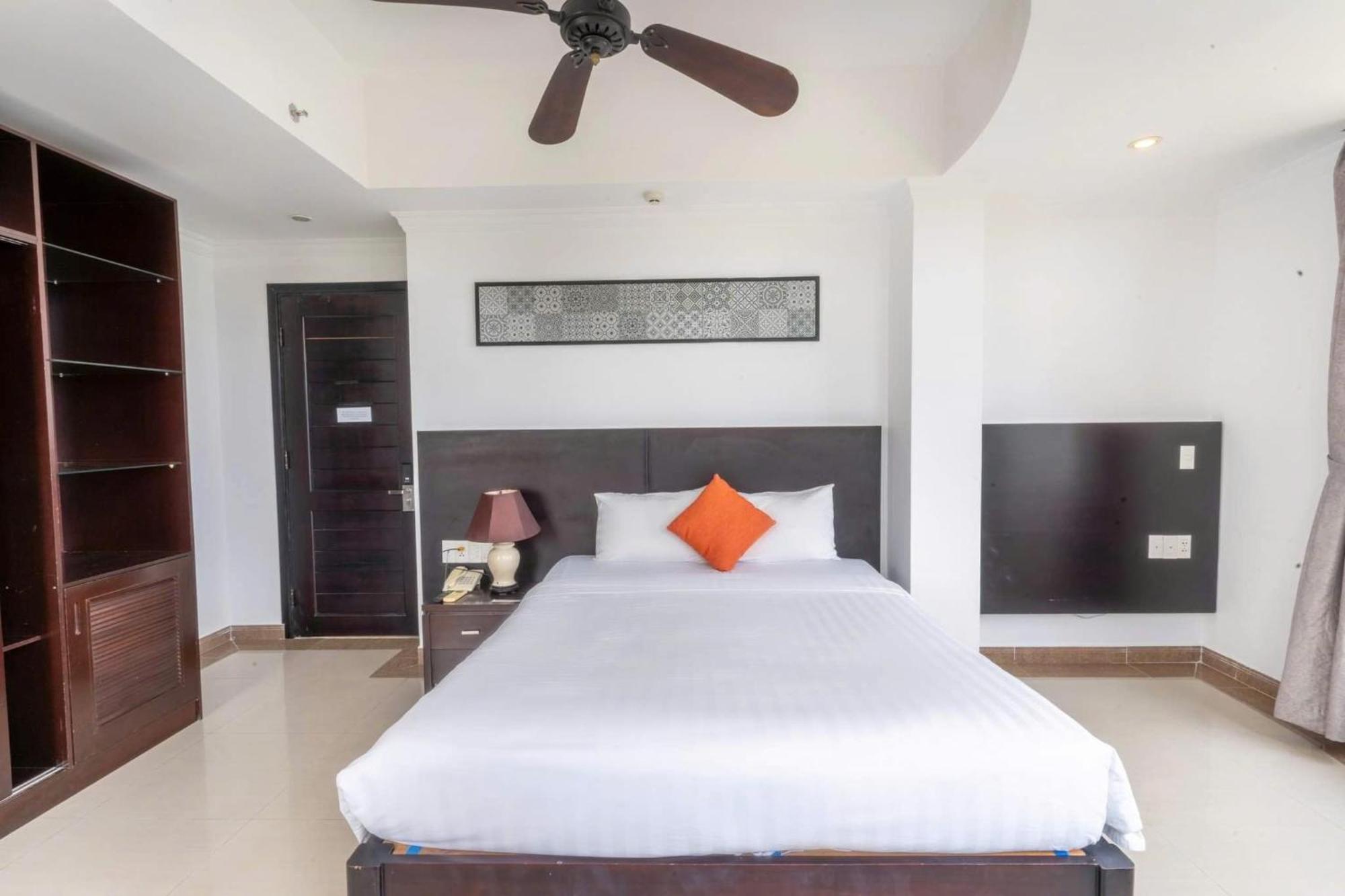 Queen Palace Sea View Hotel Da Nang Exterior photo